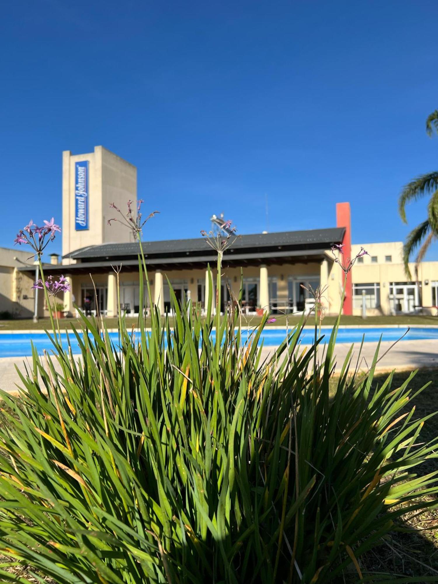 Howard Johnson Inn Rosario de la Frontera Exterior foto