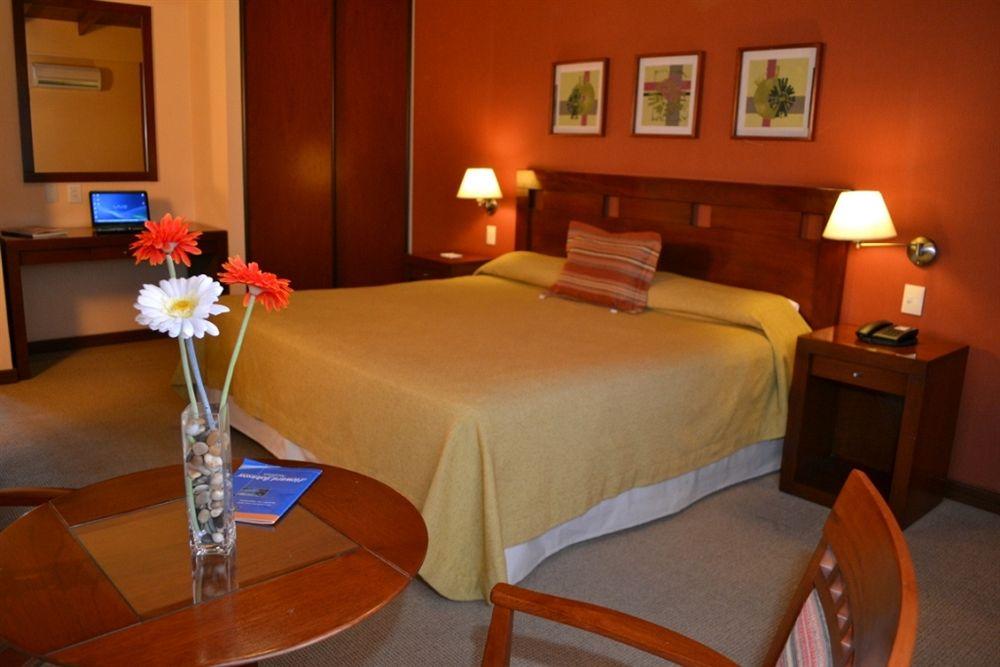 Howard Johnson Inn Rosario de la Frontera Exterior foto